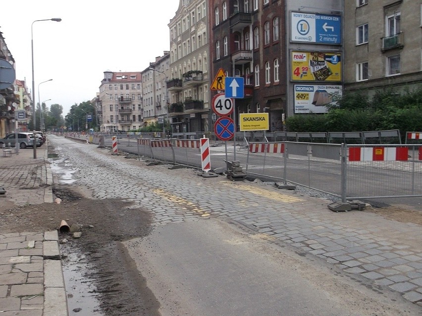 Remont na Wyszyńskiego. Zapowiadane zmiany organizacji ruchu dopiero od niedzieli (ZDJĘCIA)