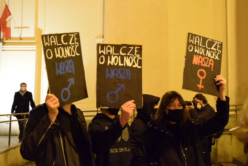 Protest w Lublinie po orzeczeniu TK w sprawie aborcji. „Miałam martwy poród. Straszne"