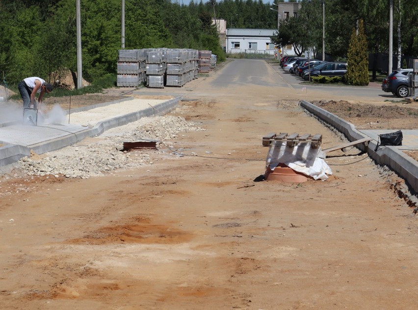 Trwa przebudowa ulicy Leśnej w Szydłowcu. To ważna droga w strefie przemysłowej. Zobacz zdjęcia