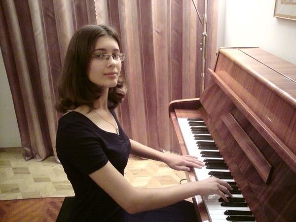Gabriela Jakimowicz w roku szkolnym 2009/2010 była stypendystką Otwartej Filharmonii Agrafki Muzycznej oraz otrzymała stypendium Centrum Edukacji Artystycznej.