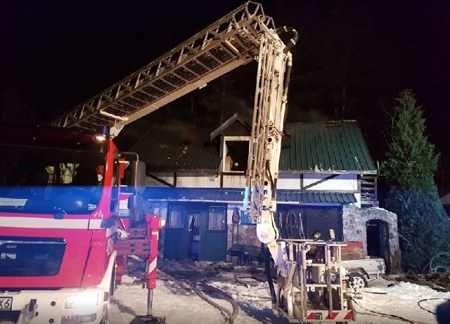 Do pożaru doszło w nocy z niedzieli na poniedziałek, strażacy z Ochotniczej Straży Pożarnej w Koniach dostali wezwanie o godz. 00.25.