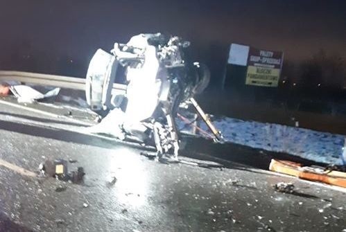 Tragiczny wypadek w Trześni, na drodze krajowej numer 77. W zderzeniu dwóch samochodów zginął policjant jadący do pracy