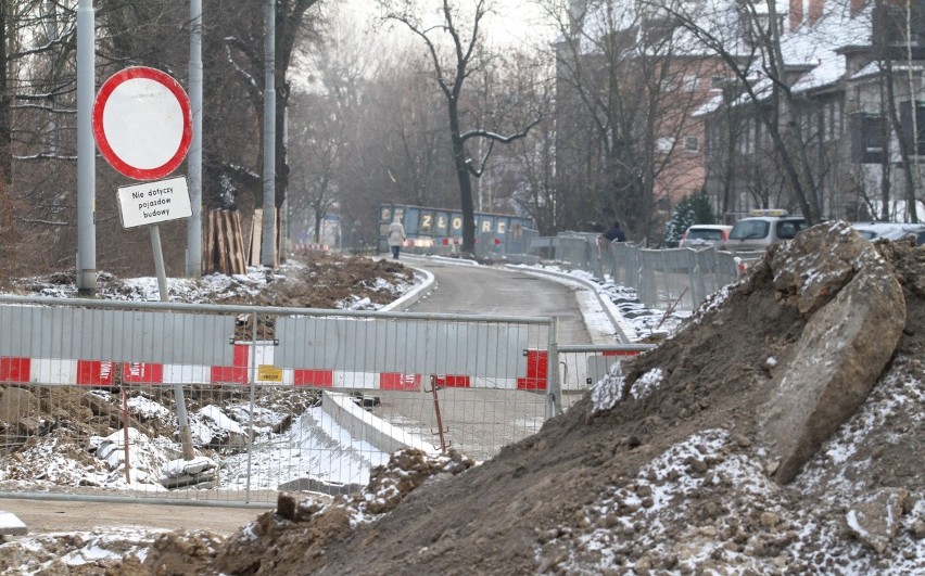 Ruszył kolejny etap remontu na ul. Przyjaźni. Zamknięto skrzyżowanie z Krzycką (ZDJĘCIA)