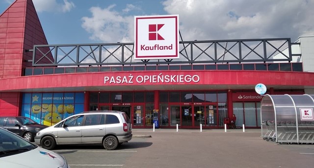 W dniach od 22 do 24 kwietnia odbędzie się wielkie otwarcie sklepu Kaufland w Poznaniu, przy ul. Opieńskiego. Nowo otwarty market będzie drugim sklepem Kaufland w stolicy Wielkopolski.