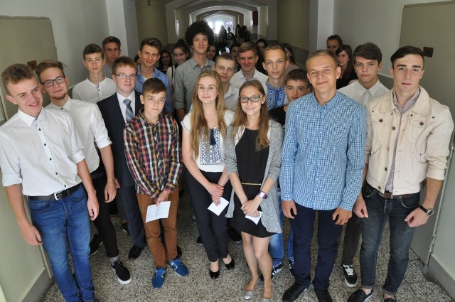 Uczniowie z Ukrainy i Białorusi, którzy razem z polskimi rówieśnikami rozpoczęli pierwszą klasę w I LO w roku szkolny 2016/17. Już ukończyli kluczborski ogólniak.
