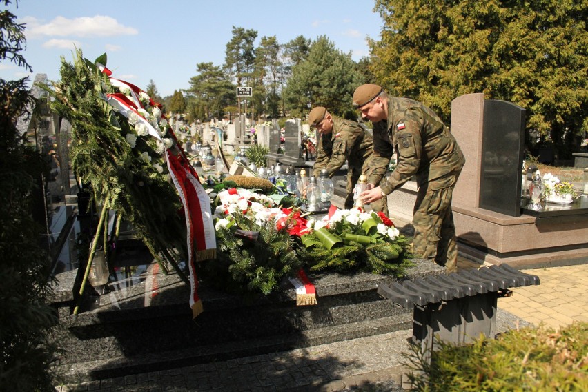 Podpułkownik Łukasz Baranowski wraz z żołnierzami Wojsk...