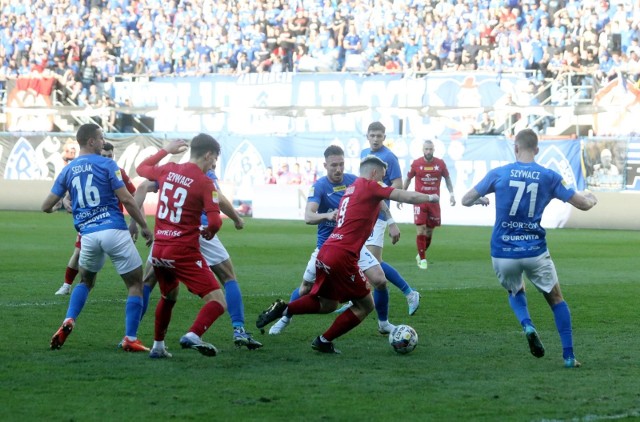 Ruch Chorzów rywalizuje m.in. z Wisłą Kraków o awans do PKO Ekstraklasy.