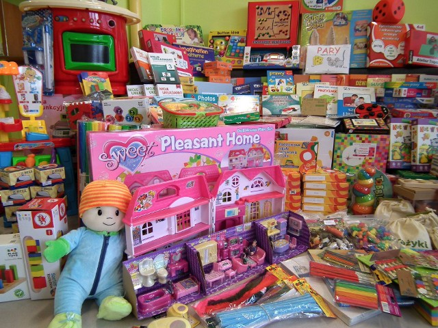 Zabawki i pomoce edukacyjne dla dzieci kupione na realizację rządowego programu „Za życiem” w powiecie niżańskim