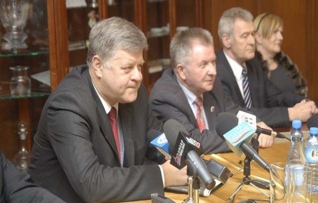 Od lewej: Jerzy Szmajdziński, Longin Pastusiak, Jan Sieńko.