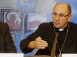 Kościelna fundacja zajmie się pomocą dla ofiar księży pedofilów. Nie będzie wypłacała pieniędzy