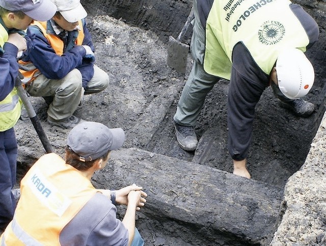 Ulice centrum Inowrocławia kryły wiele ciekawych zabytków.  Za ich odnalezienie prezydent podziękował archeologom