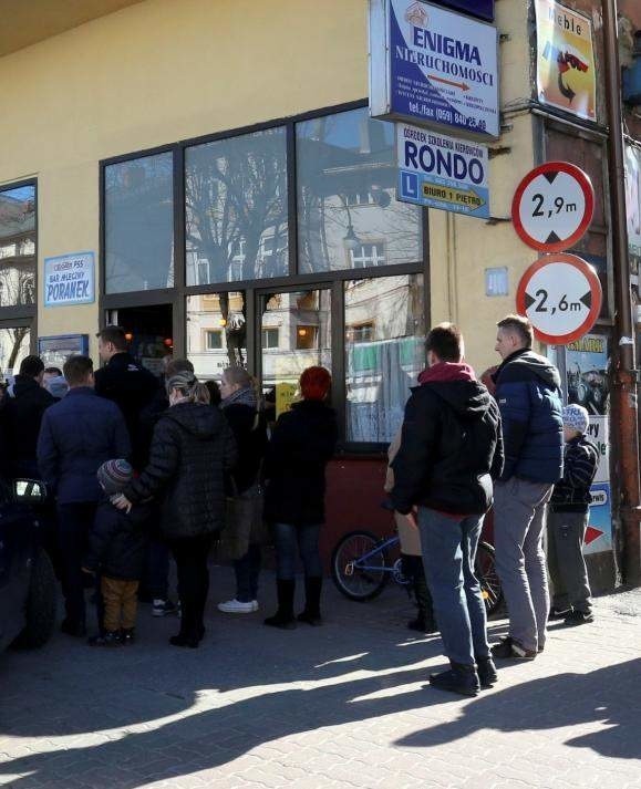 Bar Poranek w Słupsku bez walki się nie poddaSłupski Poranek to popularny bar, z którego usług korzysta kilkaset osób każdego dnia roboczego, w tym prezydent miasta i poseł.