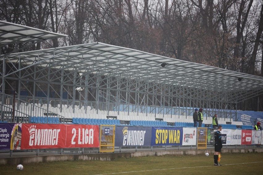 Hutnik Kraków - Radunia Stężyca. Mecz rozegrany przy pustych...