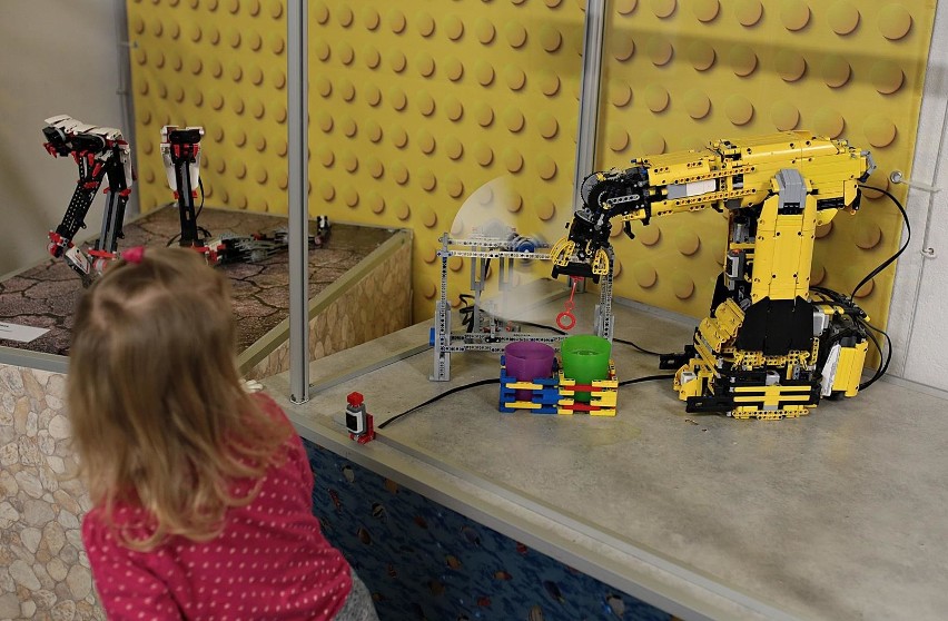 Wystawa robotów z klocków LEGO na Mikołajskiej [ZDJĘCIA] 