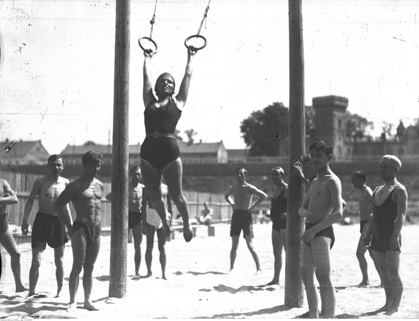 Zobacz jak kiedyś plażowano w Krakowie [GALERIA]