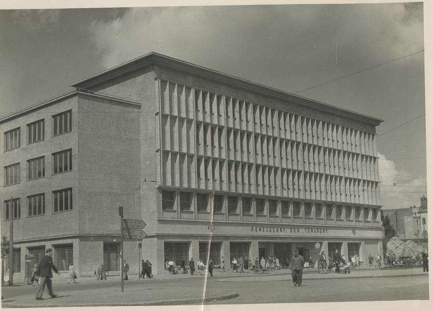 1952 rok. Powszechny Dom Towarowy „Posejdon” odbudowany po...