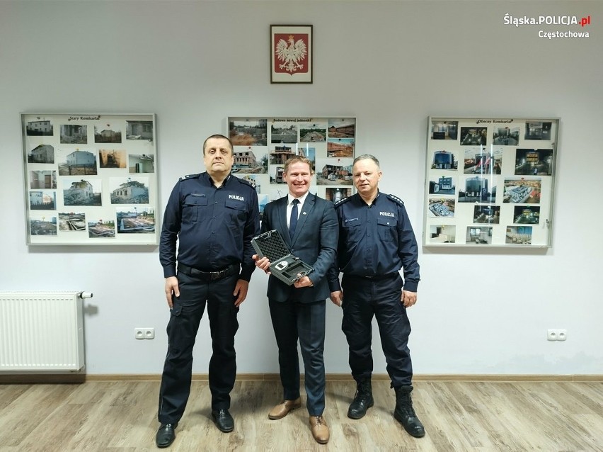 Nowy sprzęt dla policjantów z komisariatu w Kłomnicach