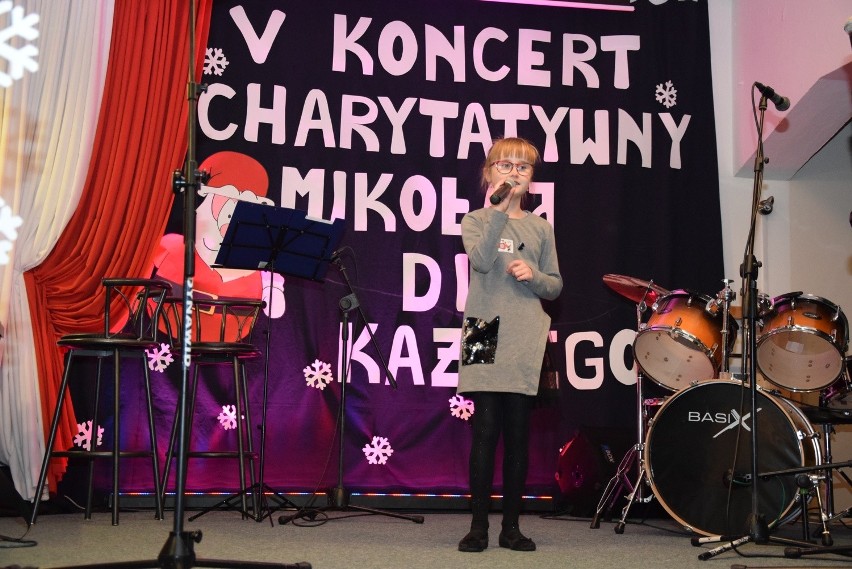 Koncert charytatywny w koneckim Liceum. Zebrali ponad 16 tysięcy (WIDEO, ZDJĘCIA)