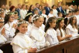 Koronawirus w Polsce: Czy pierwsza komunia i przyjęcia komunijne zostaną odwołane? "Czekamy na decyzję kościoła, wtedy będziemy reagować"