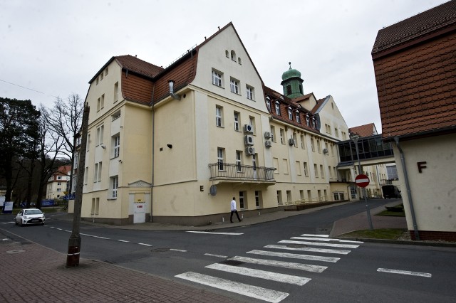 Szpital w  Koszalinie czeka na sprzęt do testów na koronawirusa, na razie w województwie ma go tylko szpital w Szczecinie