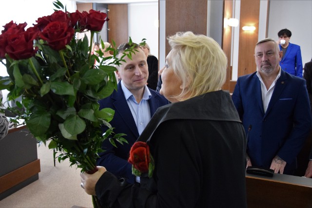 Gościem Rady Powiatu Inowrocławskiego był Krzysztof Brejza, który w październikowych wyborach parlamentarnych zdobył mandat senatora RP. Gratulacje złożyli parlamentarzyście starosta Wiesława Pawłowska i Marek Gerus, przewodniczący Rady Powiatu Inowrocławskiego. Senator Krzysztof Brejza zapewnił: Zawsze możecie na mnie liczyć.