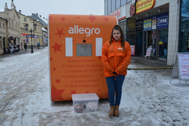 Kiosk Allegro na deptaku. Można tu zdobyć bony rabatowe na zakupy.