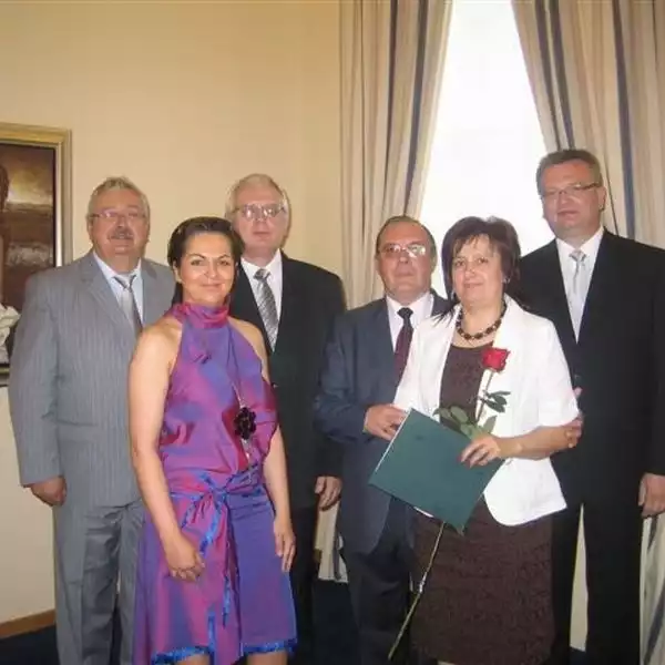Naczelnicy nagrodzonych urzędów skarbowych z regionu radomskiego w towarzystwie kierownictwa radomskiej loży BCC.
