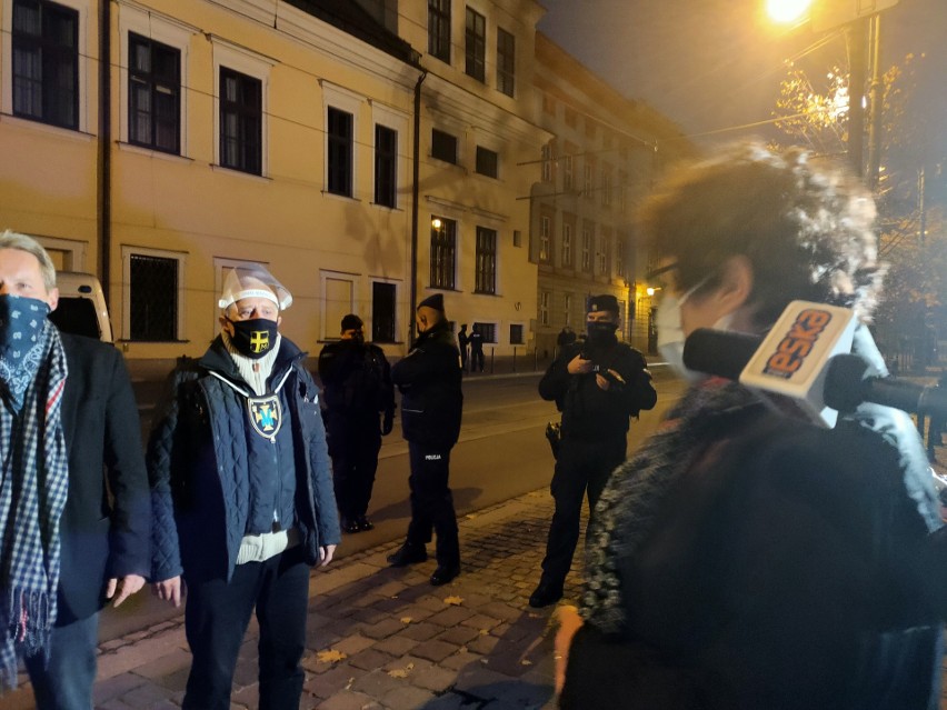 Kraków. Kontrmanifestacja wobec protestów przeciwko wyrokowi TK ws. aborcji. "Brońmy Kościoła" 