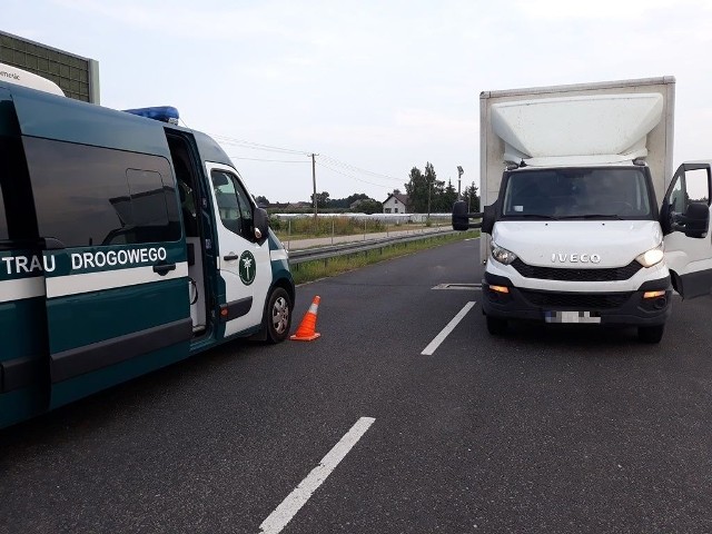 Inspekcja Transportu Drogowego zatrzymała przeładowane „dostawczaki” na krajowej „siódemce” pod Grójcem. Najcięższy ważył aż 8,7 tony.