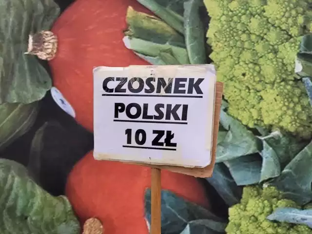 Warzywa i owoce prosto od rolnika można kupić na giełdzie rolno-towarowej przy ul. Andersa w Białymstoku. Ale nie tylko. Sprzedający oferują również przetwory, przyprawy, naturalne kosmetyki oraz artykuły dla zwierząt.