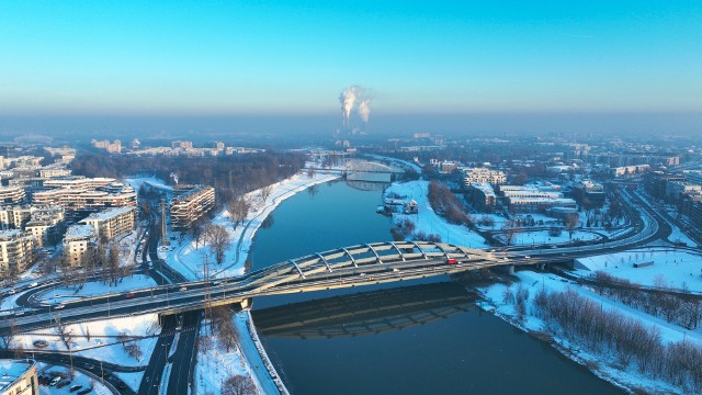 Między ziemią, a błękitnym niebem jest siwy pas smogu