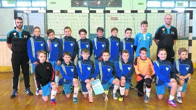 Drużyna Football Academy Jędrzejów, która wzięła udział w turnieju "O Czarną Jaskółkę 2015" w Tarnowie.