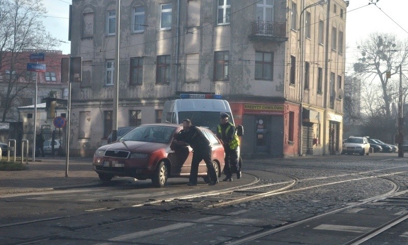 Groźny wypadek na skrzyżowaniu ulic Rzgowskiej i Dąbrowskiego [zdjęcia]