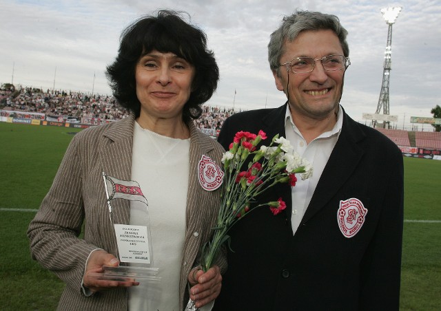 Elżbieta Wraga-Szymańczyk, wnuczka założyciela ŁKS i zdobywcy hat-tricka Zenona Sienkiewicza oraz Jacek Bogusiak