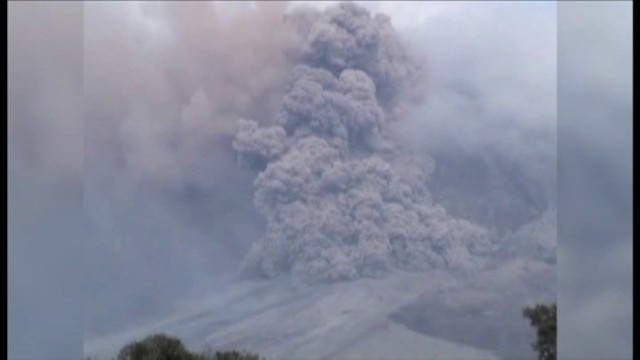 Spektakularna erupcja wulkanu w Indonezji.