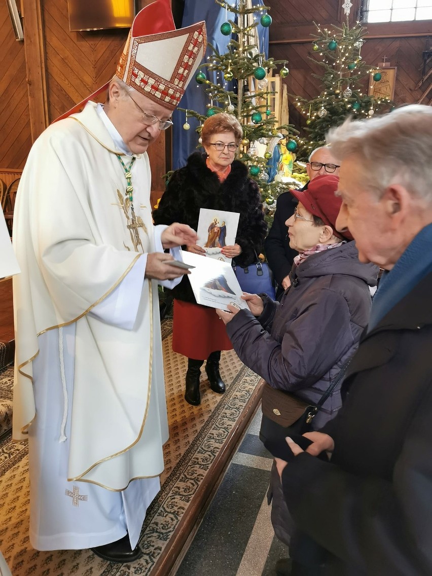 Niedziela Świętej Rodziny. Biskup Andrzej Kaleta modlił się za małżeństwa w parafii Niepokalanego Serca Najświętszej Maryi Panny w Kielcach