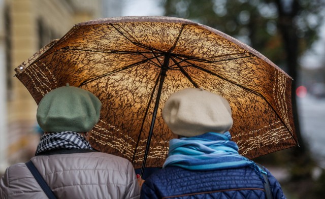 Pogoda we Wszystkich Świętych: na cmentarz weźmy parasol.