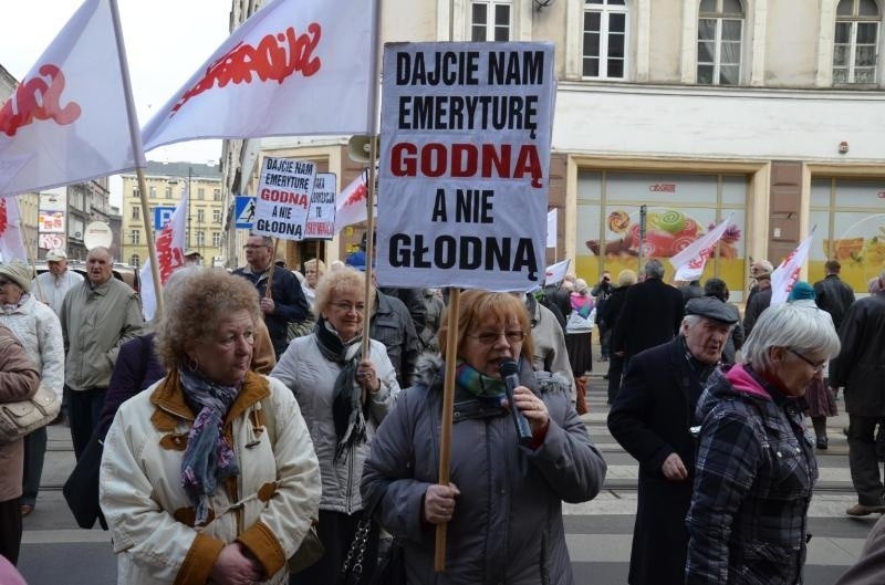 Wrocław: Protest emerytów. Zablokowali ul. Piłsudskiego (FILM, ZDJĘCIA)