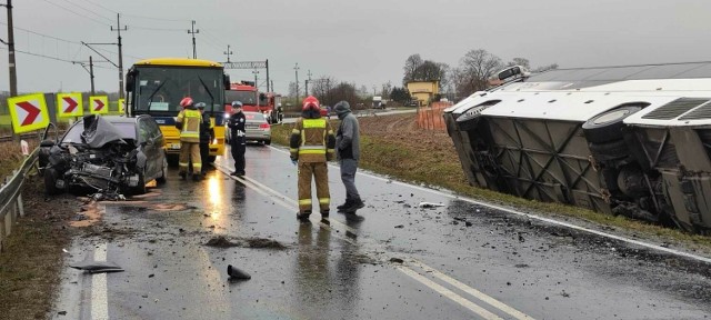 W czwartek (21 grudnia) na Dolnym Śląsku doszło do wypadku samochodu osobowego z autokarem, którym 43 przedszkolaków jechało na wycieczkę.