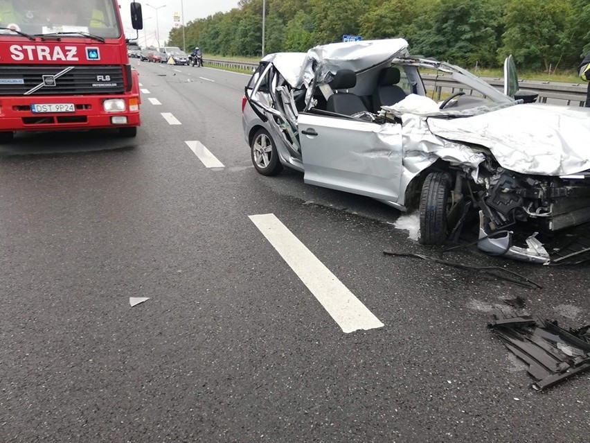 Dwa wypadki na autostradzie. Potężne korki do Wrocławia 