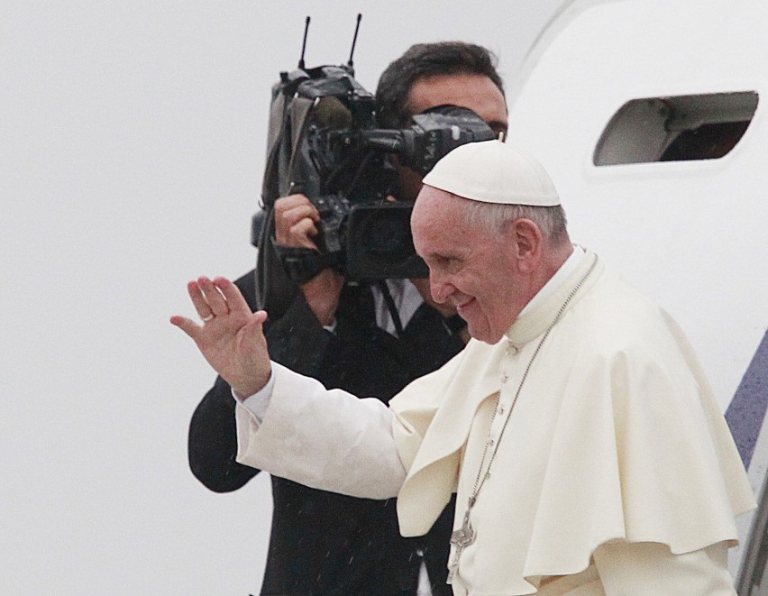 Papież Franciszek wylatuje z Krakowa do Rzymu dreamlinerem...