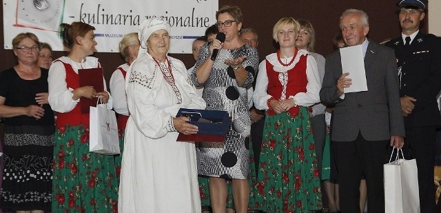 Srebrną Chochlę zdobyła gmina Samborzec za gołąbki z kaszą w sosie pieczarkowym. Dawniej na wsi kasza była bardzo popularna. Gołąbki były częstym daniem, jakie pojawiało się na stołach.