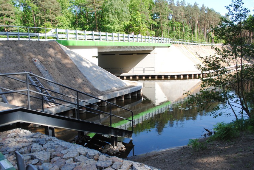 Brakuje 970 metrów asfaltu, by dojechać do nowego mostu w Krówce [zdjęcia]