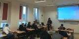 Zwoleń. Spotkanie z uczniami w ramach kampanii "Świadomy-Czujny-Bezpieczny". Policjantka rozmawiała z młodzieżą o bezpieczeństwie w sieci