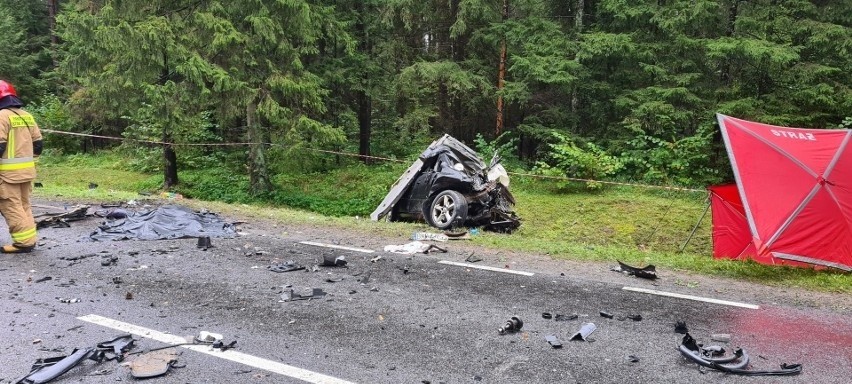 Policja szuka świadków wypadku w Tatarowcach, w którym zginął mężczyzna z trójką synków. Rodzina i znajomi w żałobie