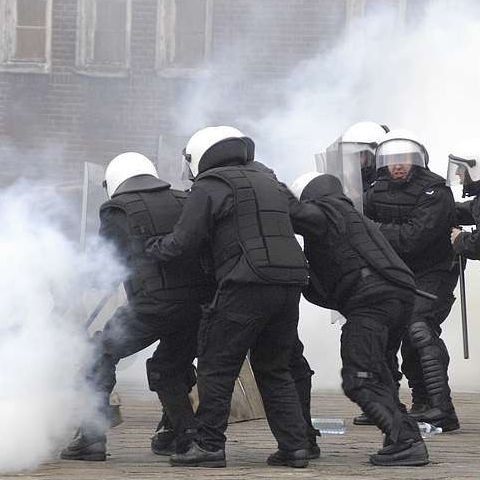 115 policjantów z Jednostki Specjalnej Polskiej Policji...