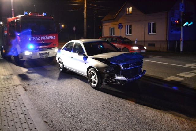 Wypadek w Radlinie: trzy samochody rozbite, potrącony mężczyzna