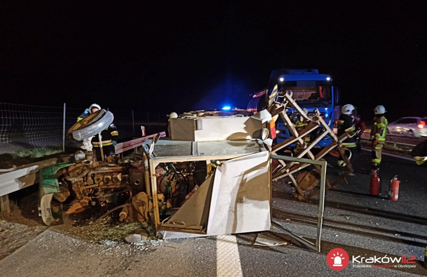 Na autostradzie A4 zderzyły się traktor rolniczy i samochód...