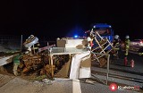 Wypadek na autostradzie A4. Pojazd ciężarowy zderzył się z traktorem. Jedna osoba ranna