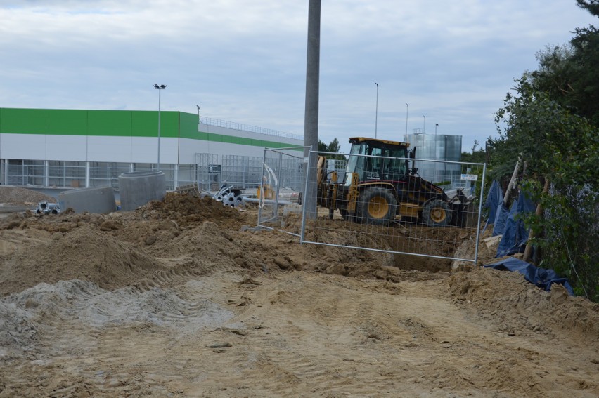 Tarnów. Budowa marketu zmieniła ich życie w koszmar, który trwa już pół roku [ZDJĘCIA]